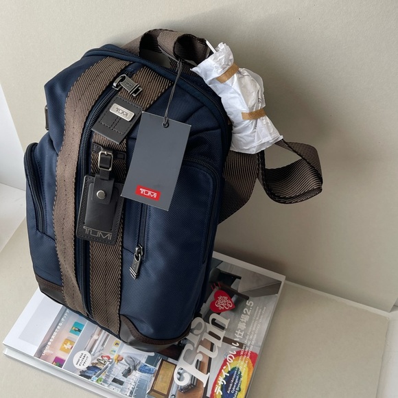 (new+tag) Tumi Higgins men’s sling pack navy bag - Picture 6 of 16